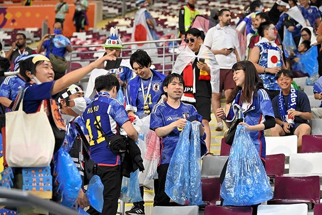 Chonmage' fan thanked for cleaning stands at World Cup | The Asahi Shimbun: Breaking News, Japan News and Analysis Chonmage' fan thanked for cleaning stands at World Cup | The Asahi Shimbun: Breaking News, Japan News and Analysis