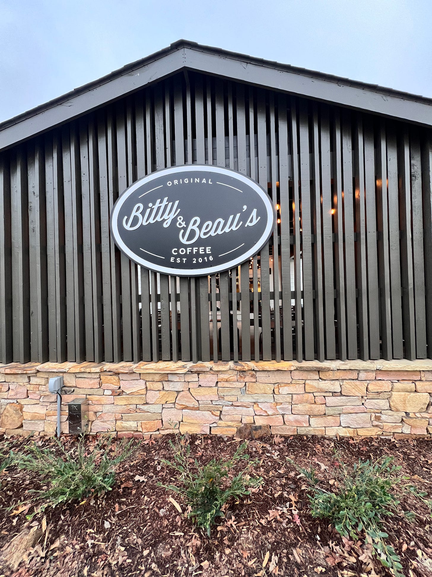 the outside of Bitty & Beau's coffee shop