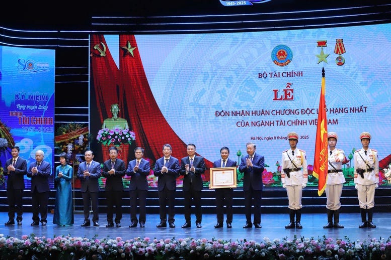 Tổng Bí thư Tô Lâm: Ngành Tài chính là lực lượng tiên phong trong đổi mới và phát triển kinh tế quốc gia- Ảnh 5. Tổng Bí thư Tô Lâm: Ngành Tài chính là lực lượng tiên phong trong đổi mới và phát triển kinh tế quốc gia- Ảnh 5.