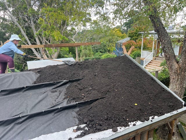 7. The roof was then partitioned into three segments and covered with another layer of geofabric. These segments acted as ribs to stop the soil washing down. Soil was then added. 7. The roof was then partitioned into three segments and covered with another layer of geofabric. These segments acted as ribs to stop the soil washing down. Soil was then added.