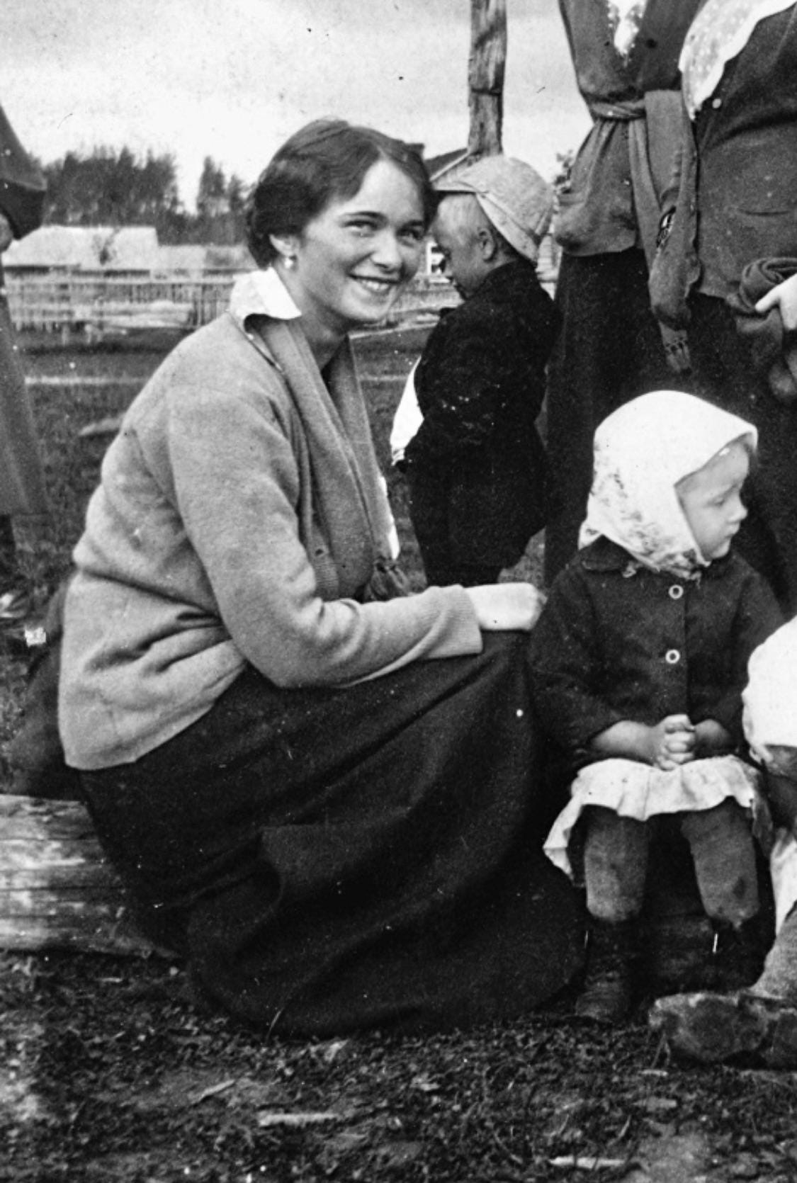 Tsar Nicholas II’s 1st daughter, Olga Nikolaevna, pictured with peasant kids near Mogilev, 1916 Tsar Nicholas II’s 1st daughter, Olga Nikolaevna, pictured with peasant kids near Mogilev, 1916