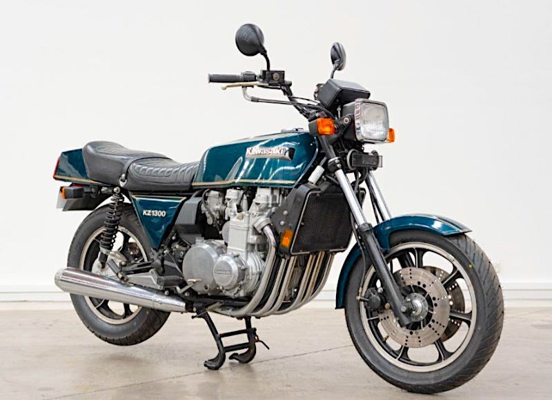 Smooth Bonnie + Big Zed + Vincent ad + Yamaha bruiser + Ariel star