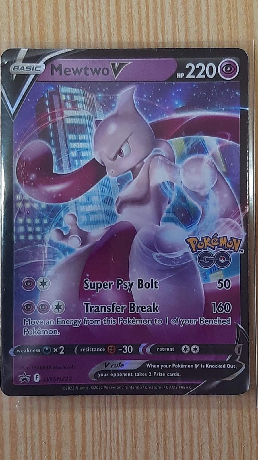 A close-up look at Rob’s Mewtwo VStar card