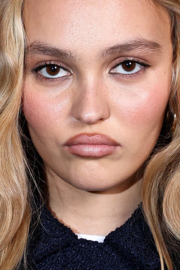 [111] Culture Catchup ☕ Five Friday Links: The Gen Z Pout, Pimple Pop Theater & the Media-ification of Everything 🎈