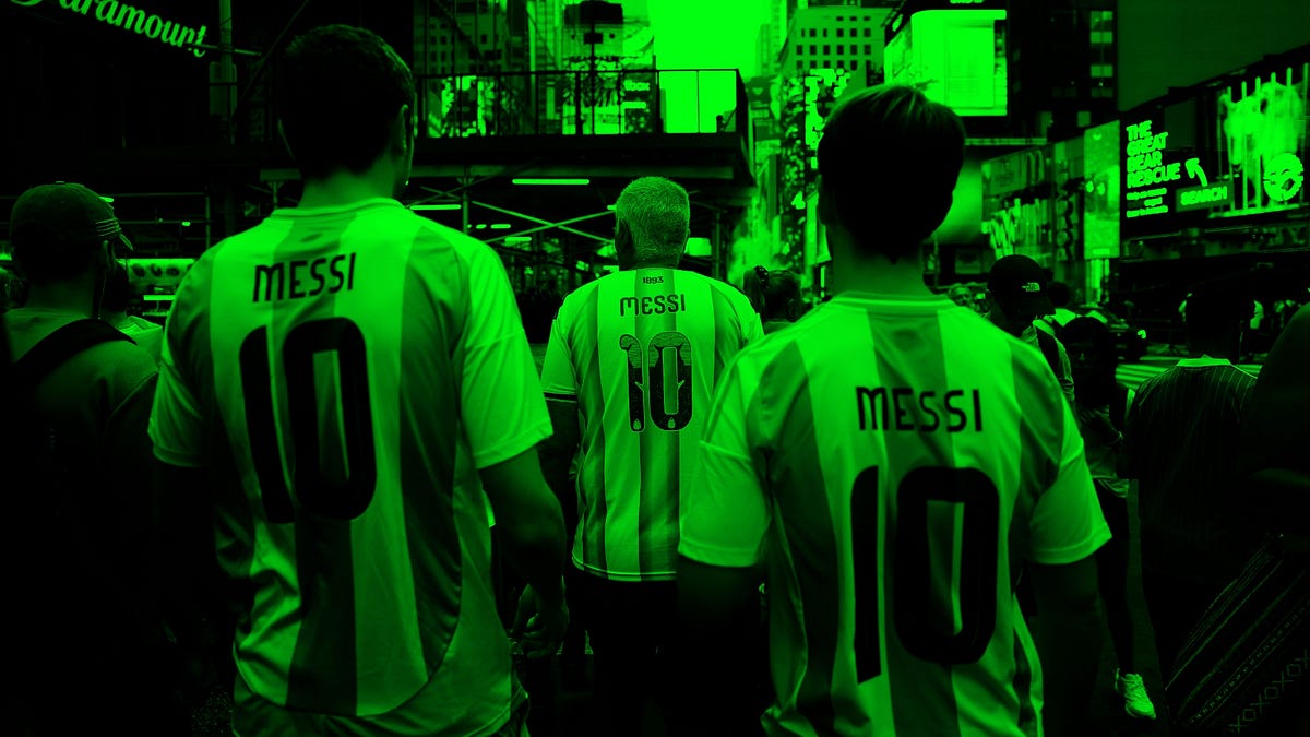 🐄 Argentina's Times Square asado, Rooney's brutal half-time show review, Auba's shock transfer