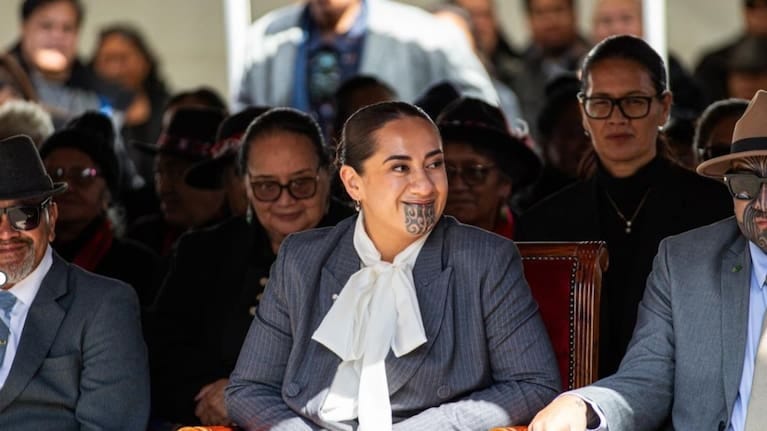 Te Arikinui Kuini Nga wai hono i te po.