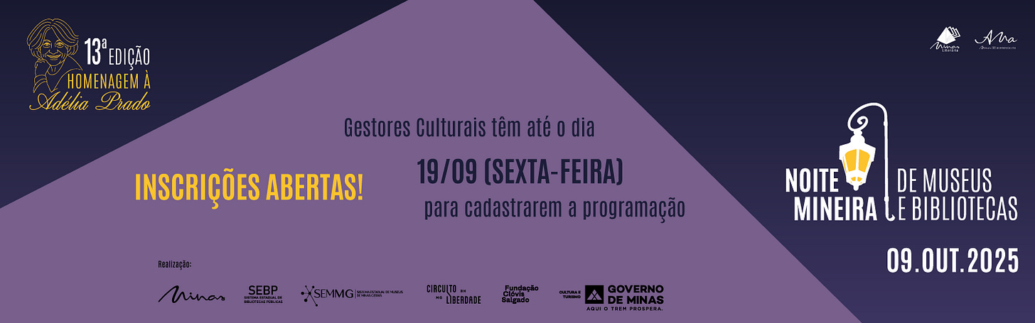 #descrevemospravocê  Convite para a 13ª edição da “Noite Mineira de Museus e Bibliotecas”, que acontecerá no dia 9 de outubro de 2025. Esta edição presta homenagem à escritora Adélia Prado. Gestores culturais têm até o dia 19 de setembro, uma sexta-feira, para cadastrarem a programação de seus espaços. O texto em destaque “Inscrições abertas!” aparece em letras amarelas.  O card tem fundo dividido diagonalmente: o lado esquerdo é roxo e o direito é azul escuro. No canto superior esquerdo, há uma ilustração estilizada do rosto de Adélia Prado em linhas amarelas, com cabelo preso em trança. Ao lado da imagem, está escrito em branco e amarelo: "13ª Edição – Homenagem à Adélia Prado". À direita, no lado azul escuro, aparece o logotipo do evento, com uma luminária amarela acesa, acompanhada do texto “Noite Mineira de Museus e Bibliotecas”, em letras brancas. Abaixo, está a data “09.OUT.2025”.  Na base do card, em letras pequenas, estão os logotipos das instituições realizadoras: Sistema Estadual de Bibliotecas Públicas, Superintendência de Bibliotecas, Arquivo Público e Equipamentos Culturais (SEMMG), Circuito Liberdade, Fundação Clóvis Salgado, Cultura e Turismo, Governo de Minas Gerais. No canto inferior direito, o símbolo do projeto Minas Literária e da marca "A Ma – Acessibilidade em ambientes de memória".