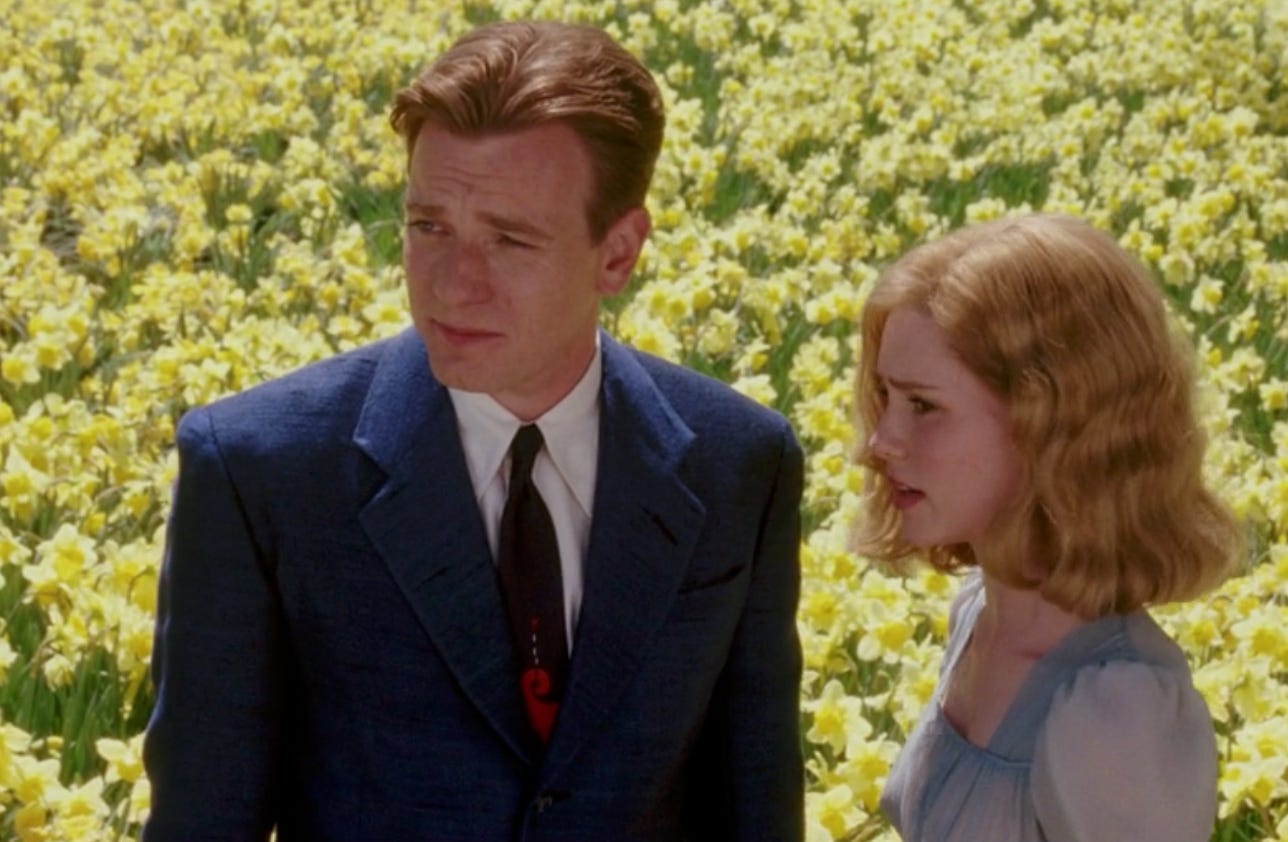 En Big Fish (dirigida por Tim Burton), Edward Bloom lleva una corbata de  Pesadilla antes de Navidad (escrita por Tim Burton). : r/MovieDetails