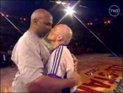 charles-barkley-dick-bavetta-kiss-close.jpg