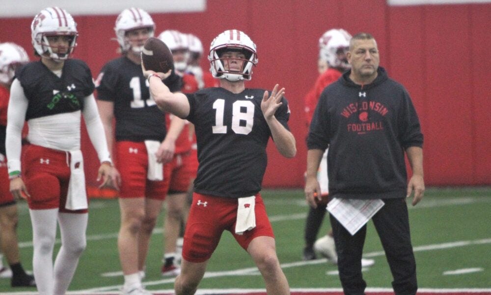 Wisconsin Badgers quarterback Braedyn Locke