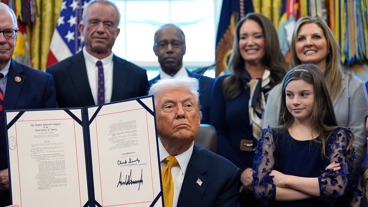 Breaking: Whole Milk Back in School Lunches