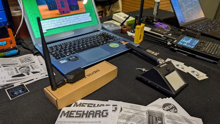 Meshtastic Argentina, una de las mesas con más consultas. Foto: Juan Brodersen
