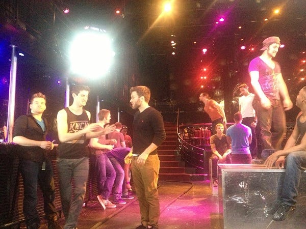 austin-bening-directing-noam-ash-in-hard-candy-music-video austin-bening-directing-noam-ash-in-hard-candy-music-video