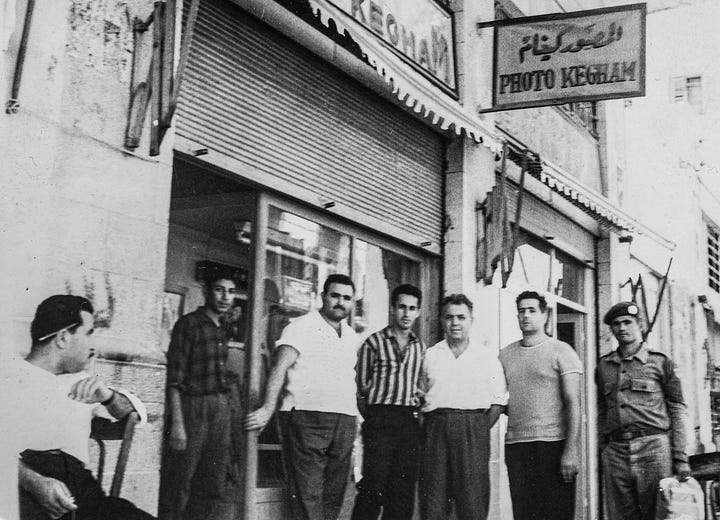 La Boite Ouverte, 2018 door Kegham Djeghalian Jr. & 5. Studio Photo Kegham sur la rue Omar al Mokhtar, Gaza, circa 1960.