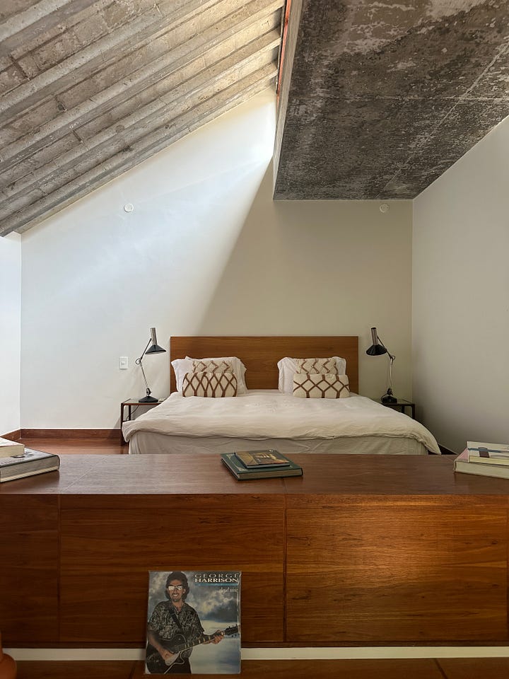 The George Harrison Suite and shower