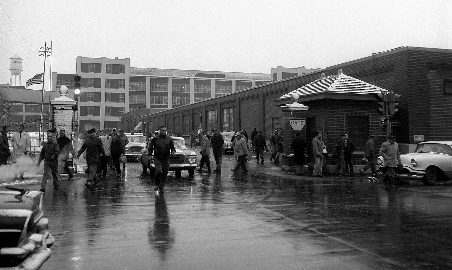 Breaking the news: Studebaker closing