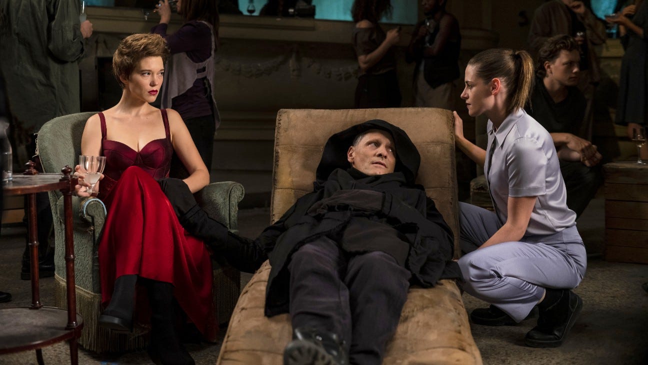 Crimes of the Future' Review: David Cronenberg Returns to Body Horror – The  Hollywood Reporter