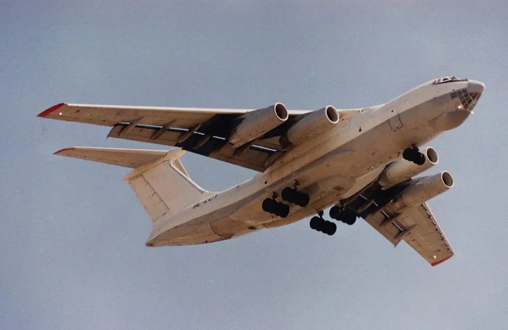 Avião cargueiro russo Ilyushin IL-76 similar ao que pousou no aeroporto de Brasília. Avião cargueiro russo Ilyushin IL-76 similar ao que pousou no aeroporto de Brasília.