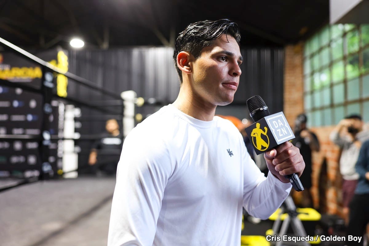 Image: De La Hoya Claims "Dangerous" Ryan Garcia Will Return Despite Layoff