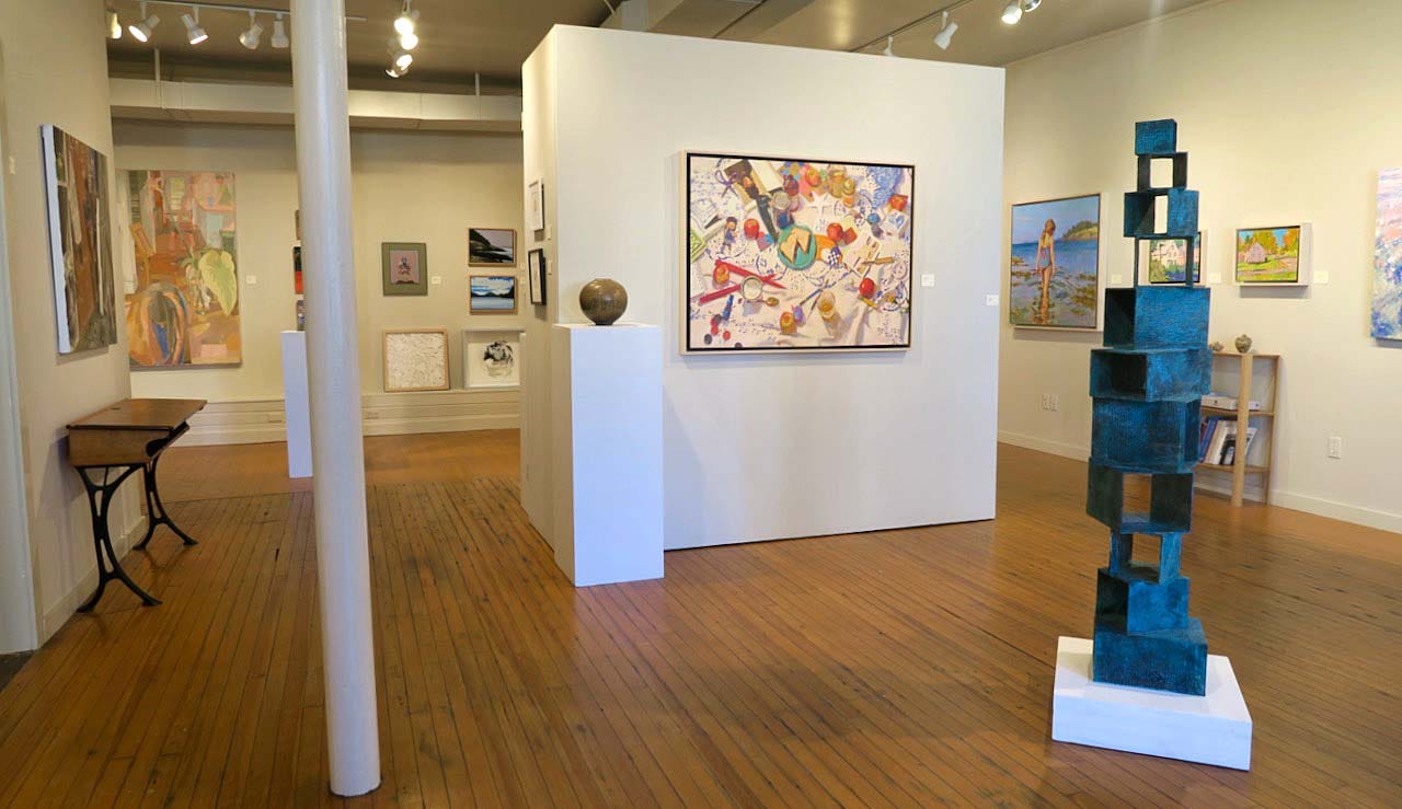 A room with art on the wall

Description automatically generated