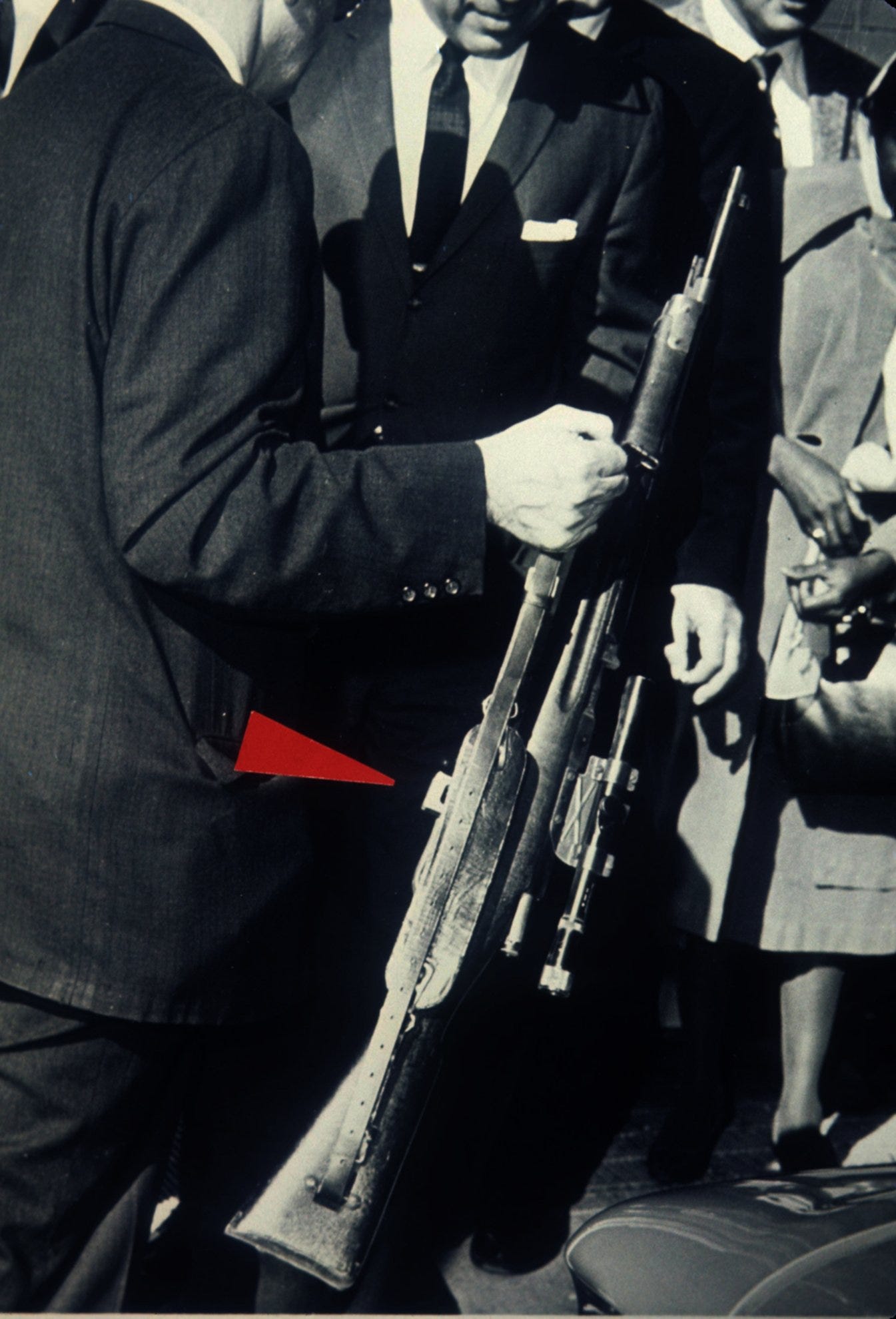 A cropped frame from WBAP cameraman Dan Owens film taken of the rifle leaving the building shows a clip. Clip or no clip, they knew they had a clip-fed rifle — i.e., one that is impossible to mistake for a Mauser.