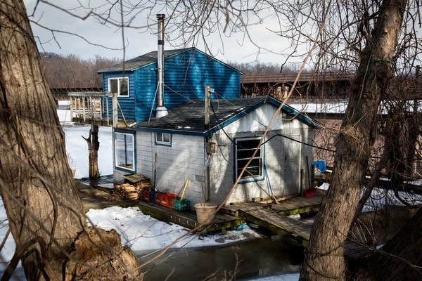 Richie Swanson's 2 room houseboat. Richie Swanson's 2 room houseboat.