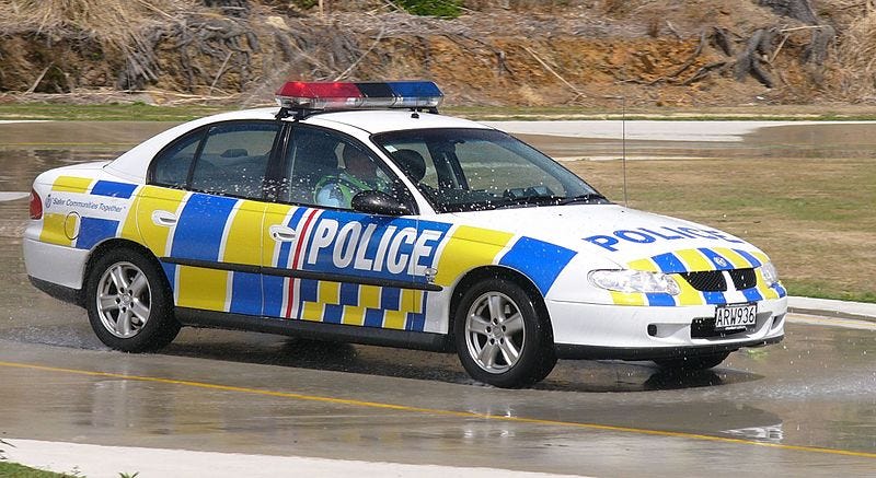800px-NZ_Police_Car_-_Flickr_-_111_Emergency_(1) 800px-NZ_Police_Car_-_Flickr_-_111_Emergency_(1)