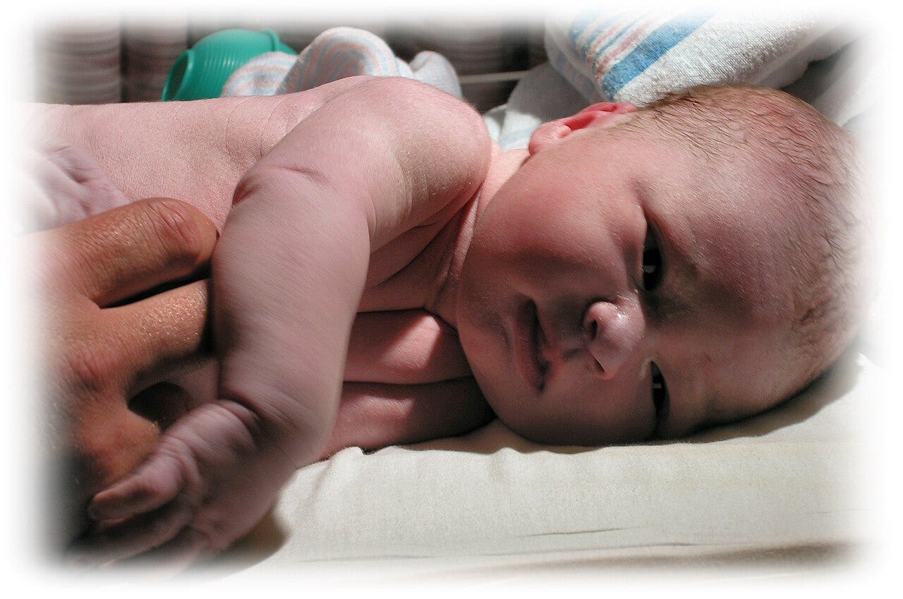 Photo: Bonnie U. Gruenberg / Wikimedia Commons (CC BY-SA 3.0) newborn baby in hospital nursery