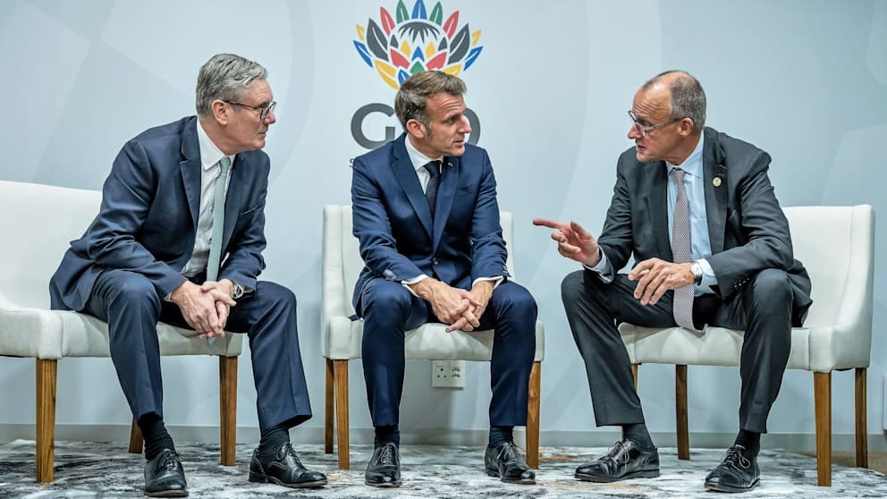 Keir Starmer, Emanuel Macron und Friedrich Merz beim G20-Gipfel in Johannesburg