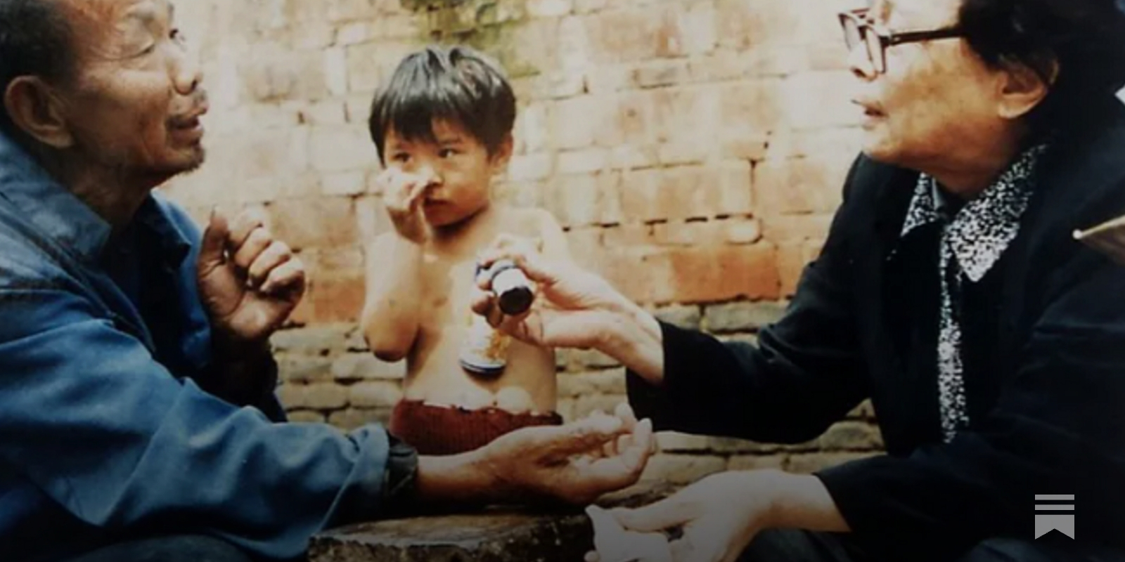小女孩不喜欢垃圾桶里的臭味孩子脸上的情感表达卡通人物在白色背景下被隔离平面矢量彩色图像图库矢量图©ValinMalin 407200862, image size:1600x800