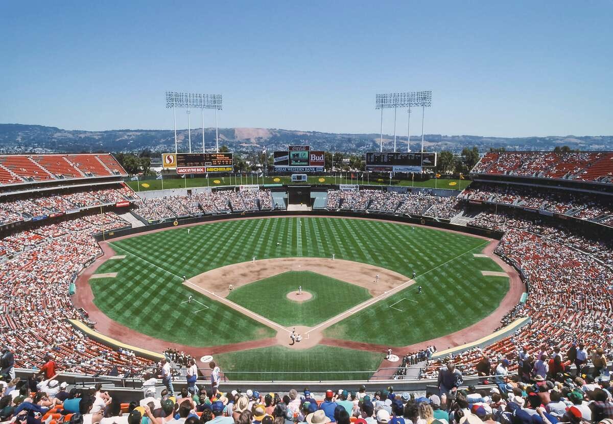Oakland Coliseum before mount davis : r/mlb