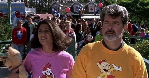 Stumbled onto this George Lucas cameo in Beverly Hills Cop III : r/StarWars