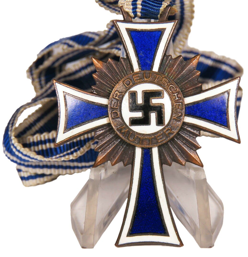 Mother's cross, 3rd class. Established by Adolf Hitler in 1938 y Mother's cross, 3rd class. Established by Adolf Hitler in 1938 y