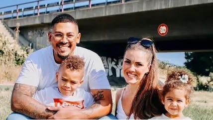 Im Urlaub ist eine junge Frau und Mutter aus Nidderau gestorben. Nun sammeln Angehörige und Freunde Spenden für ihre Familie. Im Urlaub ist eine junge Frau und Mutter aus Nidderau gestorben. Nun sammeln Angehörige und Freunde Spenden für ihre Familie.