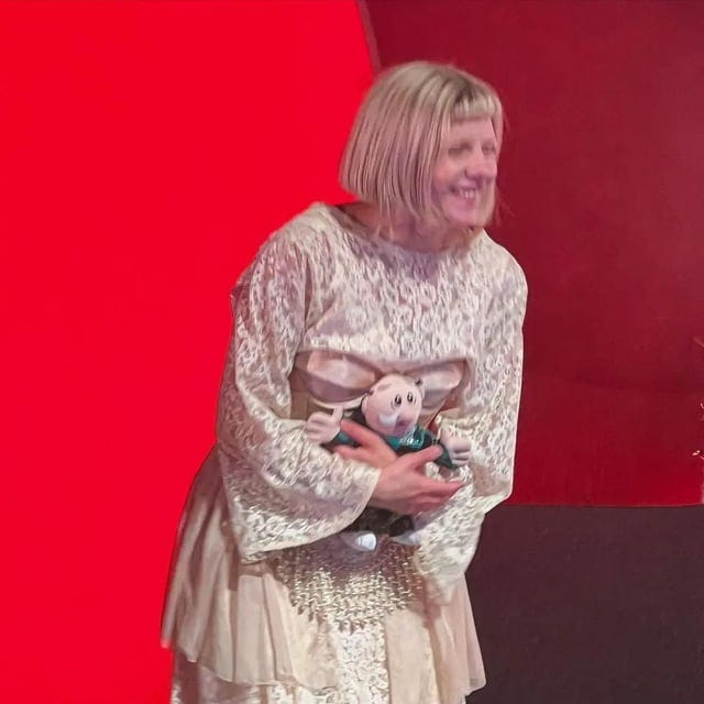 r/auroramusic - What's a Dr Simi and why Aurora is got 2 of these in her USA shows