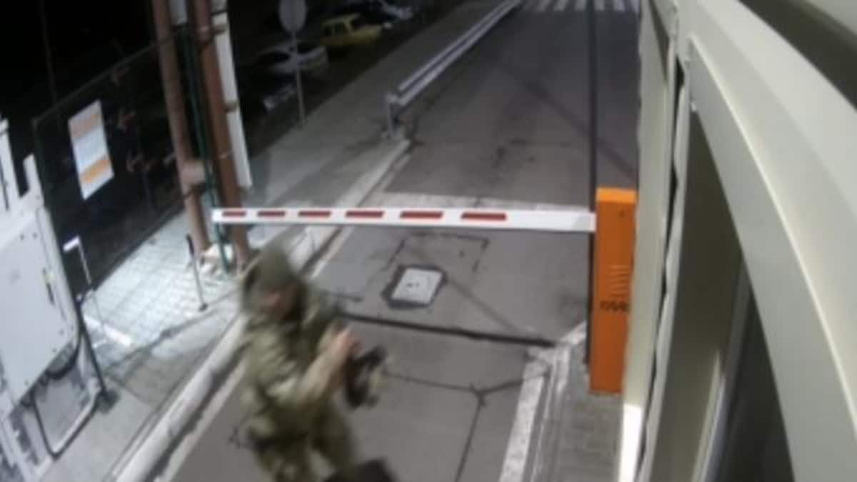 Webcam in Crimea reveals invasion began 30 mins before Putin's announcement  on Feb 24 - India Today