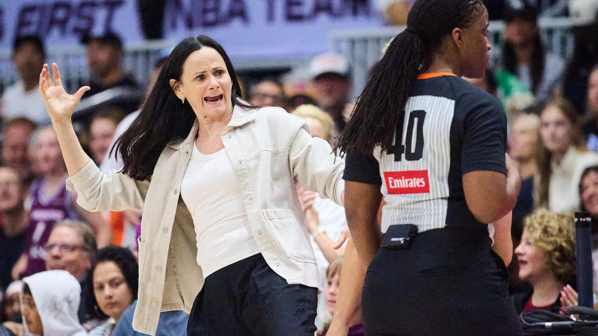 Sandy Brondello, entraîneuse-chef du Tempo de Toronto, a été suspendue pour un match à la suite de commentaires contre Angel Reese. (Photo d'archives) Photo : La Presse canadienne Sandy Brondello, entraîneuse-chef du Tempo de Toronto, a été suspendue pour un match à la suite de commentaires contre Angel Reese. (Photo d'archives) Photo : La Presse canadienne