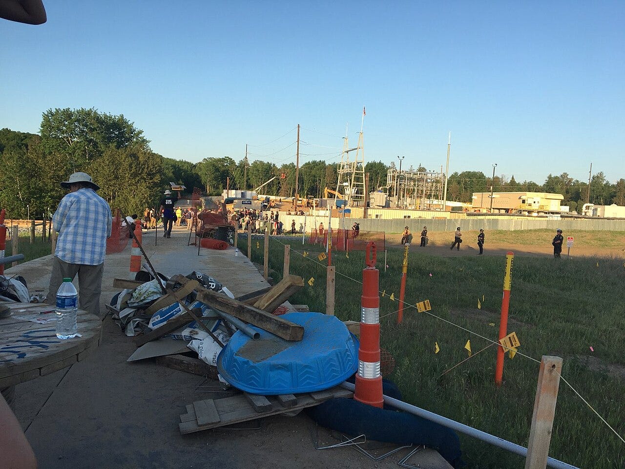 Photo: Gobonobo / Wikimedia Commons (CC BY-SA 4.0) During the Treaty People Gathering, protesters erected a barricade on the road to an Enbridge pumping station near Park Rapids, Minnesota. Law enforcement formed a line on the property after protesters chained themselves to the Enbridge equipment.