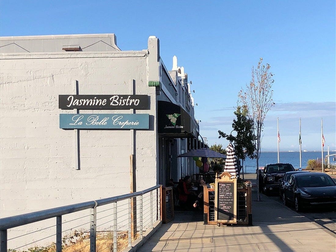 Exterior, interior, Won Ton Soup, Tom Yoang Soup, Seared Scallops, Butterflies, local soda, etc
