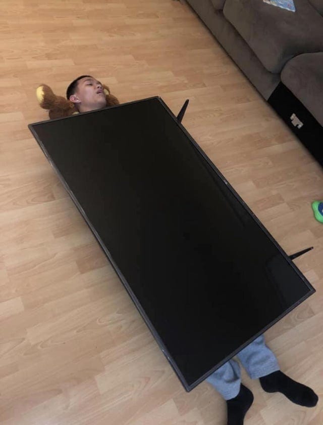 u/topmemeposter - When your homie forget to give you a blanket 😭