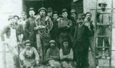 Construction workers who assembled the Statue on Bedloe's Island. Many of these workers were new immigrants. Construction workers who assembled the Statue on Bedloe's Island. Many of these workers were new immigrants.