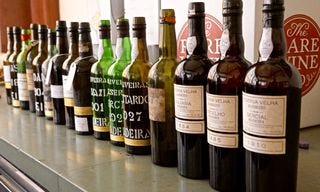 Bottles in diagonal line-up Bottles in diagonal line-up