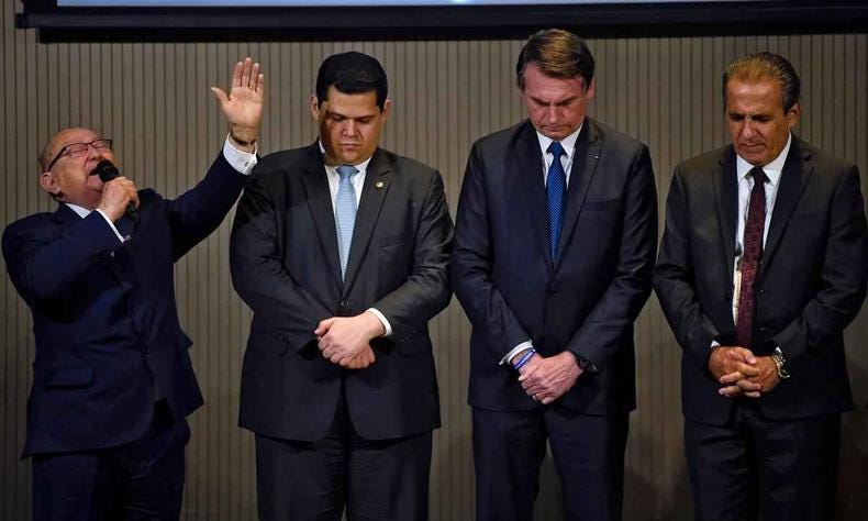 Bispo Hilton Barra preside culto no Palácio do Planalto com Bolsonaro, Davi Alcolumbre e Silas Malafaia Bispo Hilton Barra preside culto no Palácio do Planalto com Bolsonaro, Davi Alcolumbre e Silas Malafaia