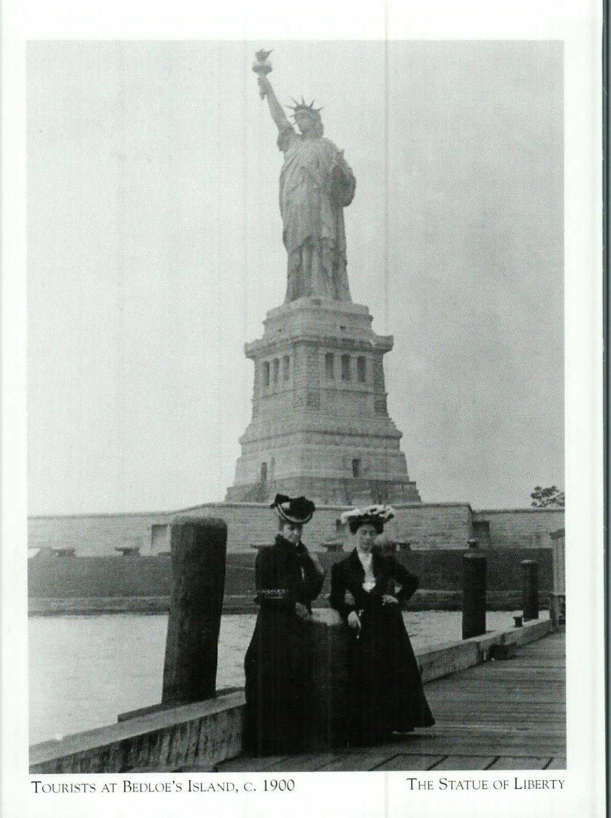 *NY Postcard-"Tourists @ Bedlloe's Island, 1900" *Statue of Liberty,NY {G328-S1- - Picture 1 of 2 *NY Postcard-"Tourists @ Bedlloe's Island, 1900" *Statue of Liberty,NY {G328-S1- - Picture 1 of 2