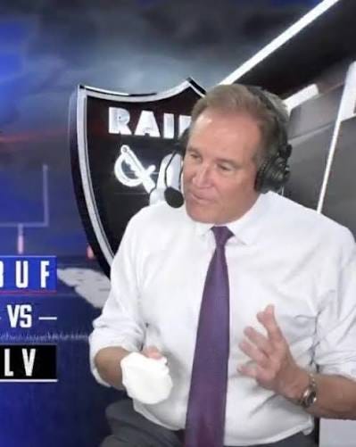 Jim Nantz hand injury in broadcast booth Jim Nantz hand injury in broadcast booth