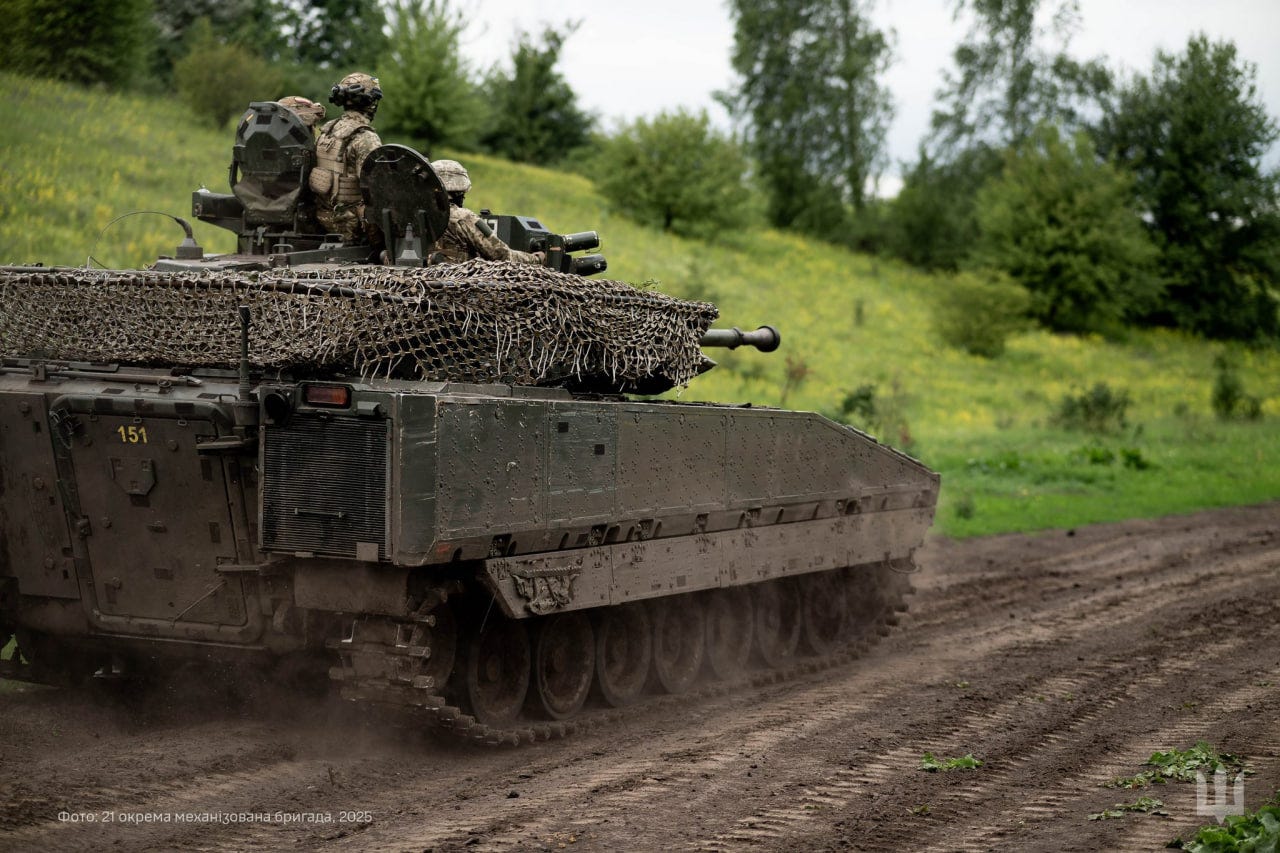 IFV_CV90_Ukraine_02.jpg IFV_CV90_Ukraine_02.jpg