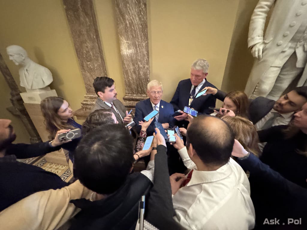 Political interviews by journalists in US Capitol. Photo: Matt Laslo @ www.askapoluaps.com 