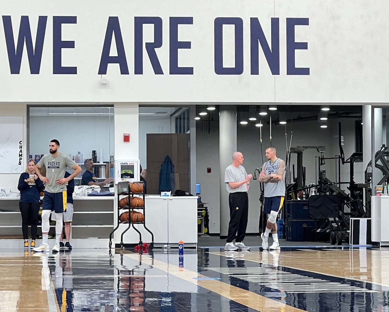 Pacers head coach Rick Carlisle talks with Daniel Theis in training camp.