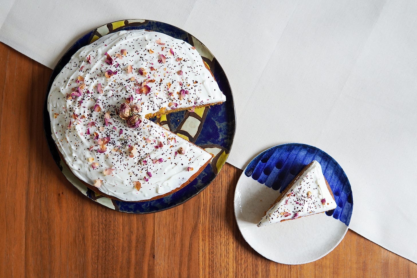 Le cake terminé, une tranche découpée