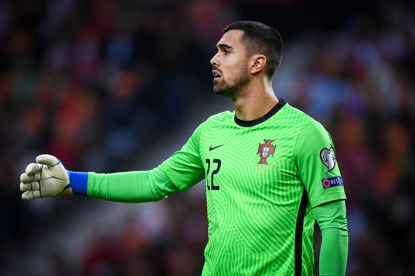 Manchester United face competition from Chelsea for Diogo Costa